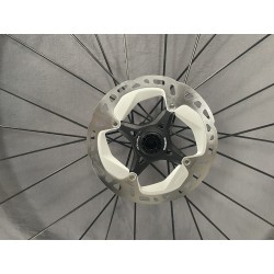 Dt Swiss E1800 30 DB Spline wielset met banden, cassette, disc.