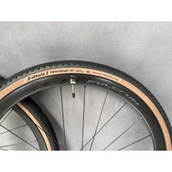Fulcrum Soniq AL wielset gravelbike met Vittoria T50 banden
