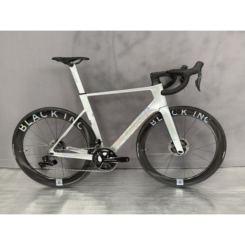 Factor Ostro VAM 2.0 Arctic-Chrome 2026